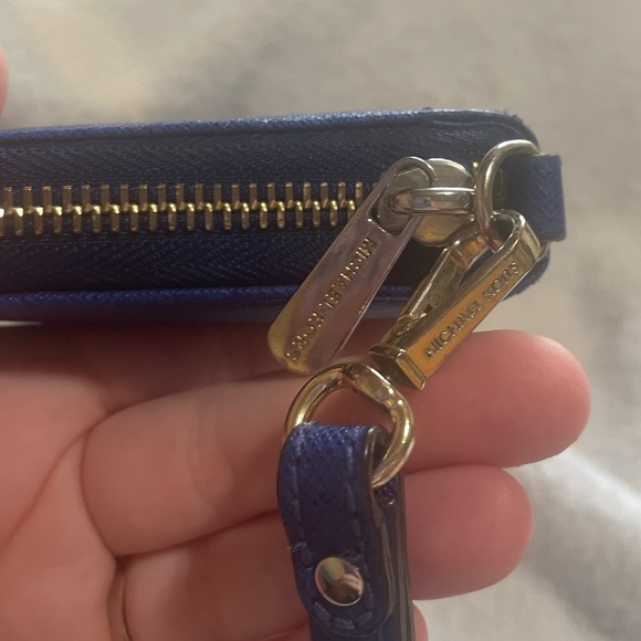 Michael Kors Jet Set Wallet; Electric Blue Leather Zip Wristlet - Picture 15 of 17